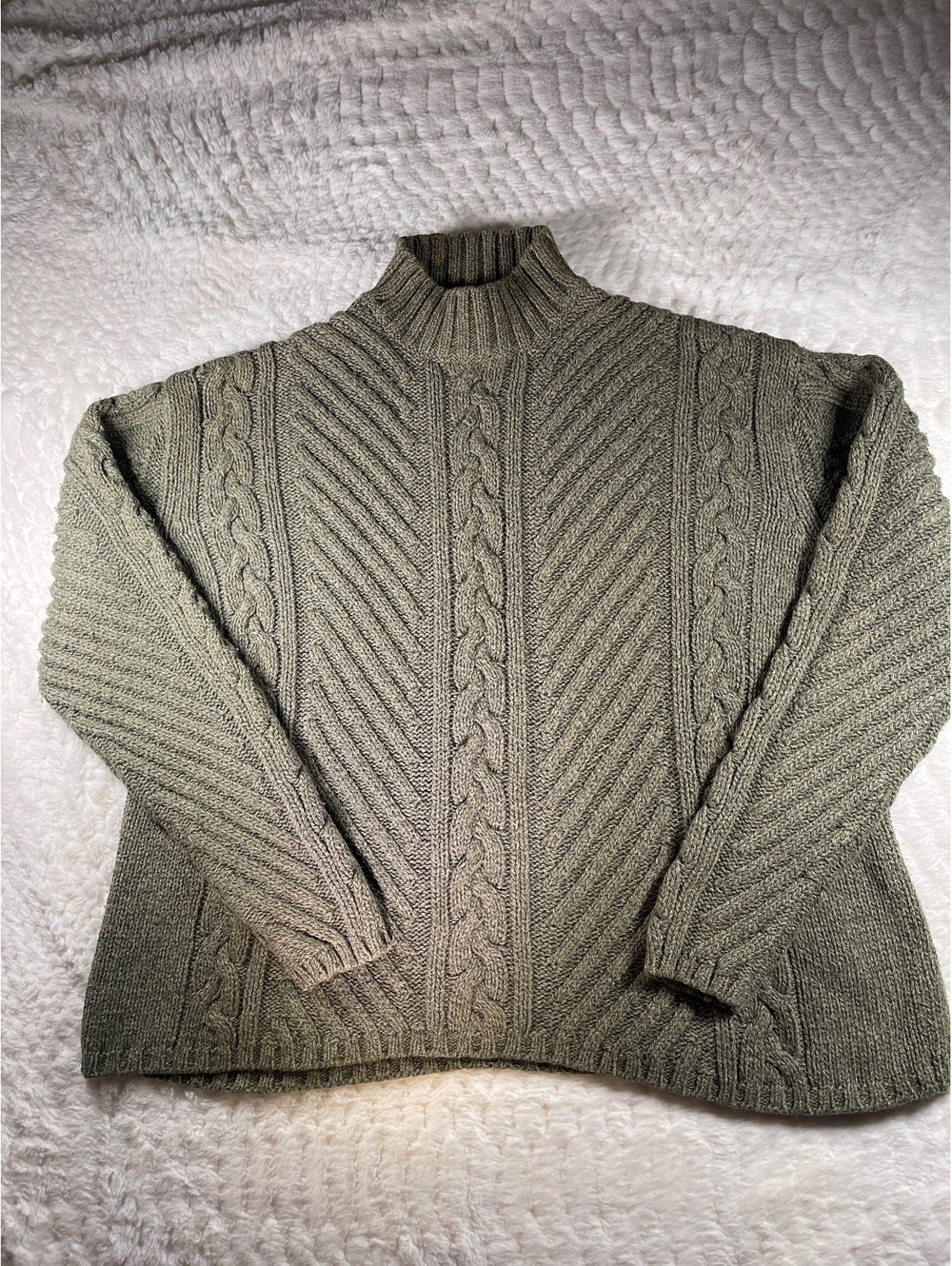 Cabela's Women's Olive Green Cable Knit Sweater, Size Large